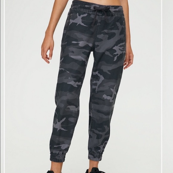 Grey camo aritzia joggers - Picture 1 of 5